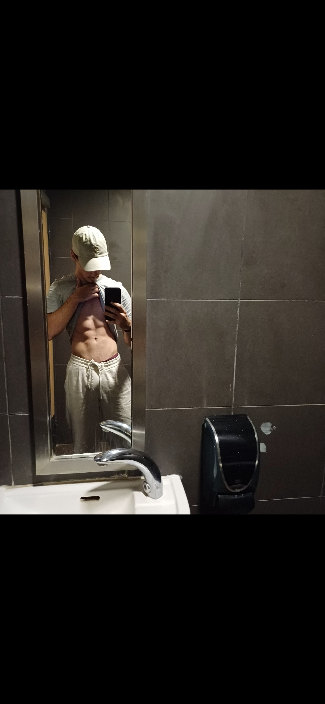 Profil de Remus, 21 ans, Plan Cul à ‘Izbat Ḩāmid Nūr