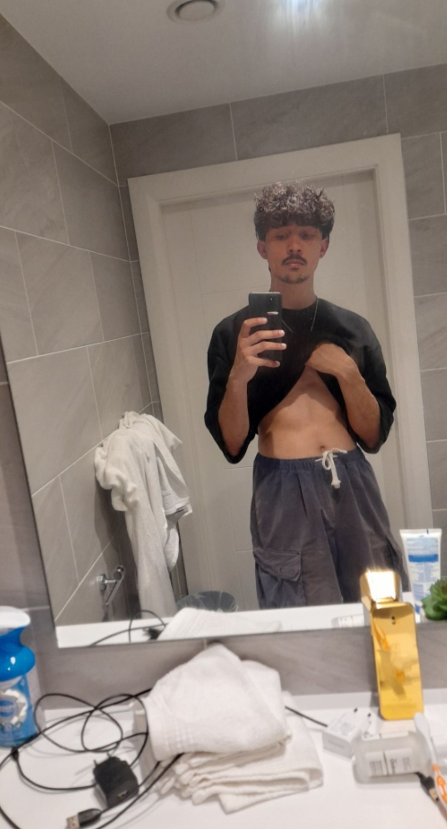 Profil de Afonso, 27 ans, Plan Cul à Sakan al Muqaṭṭam Taba‘ al Haḑbah al Wasaţī