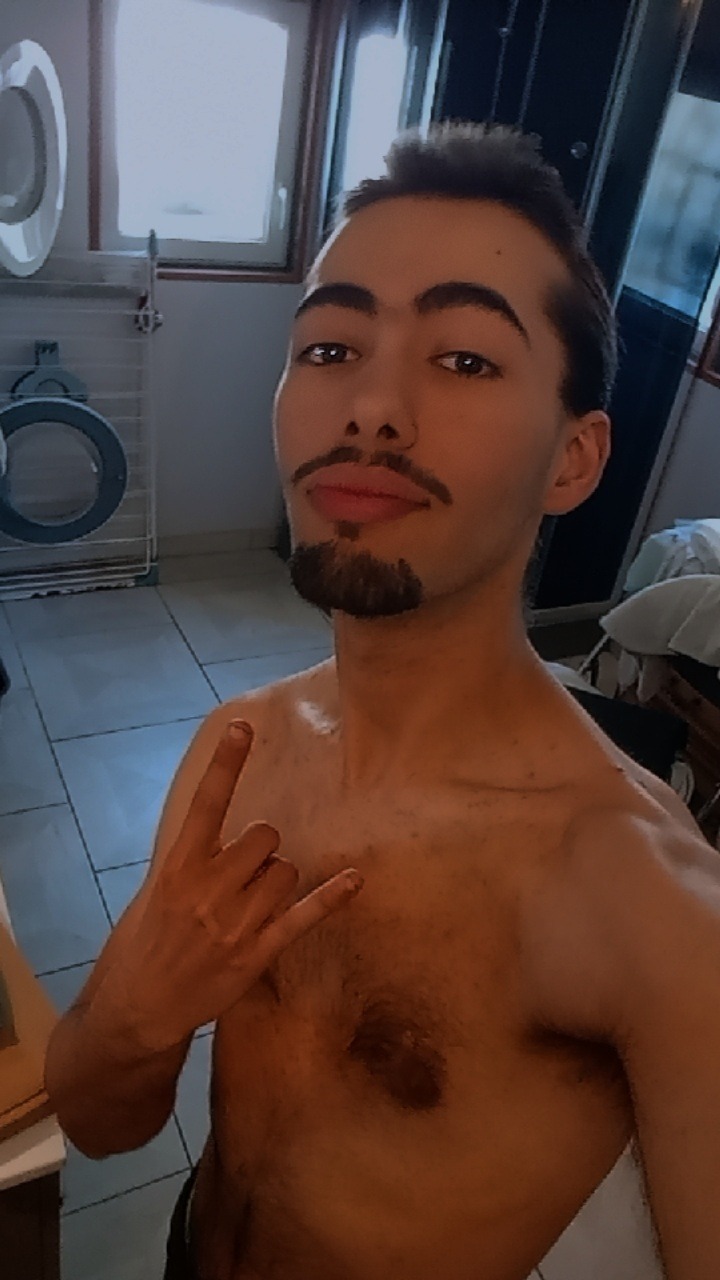 Profil de Niroshan, 19 ans, Plan Cul à Bi’r Jibrīl Khamīs