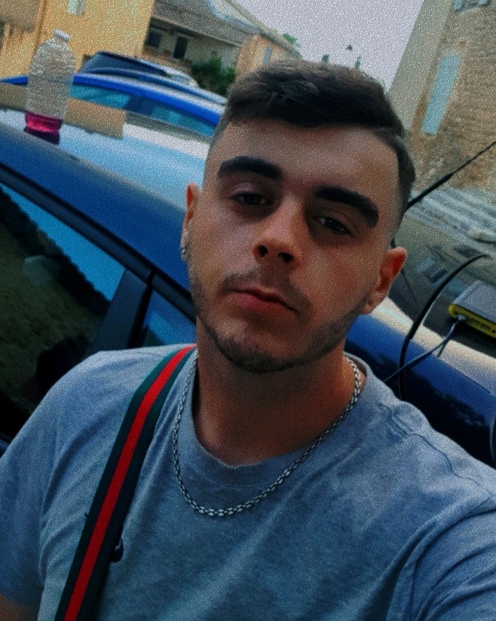 Profil de Bernard, 19 ans, Plan Cul à Sharikat aş Şawāmi‘ lil Asmant