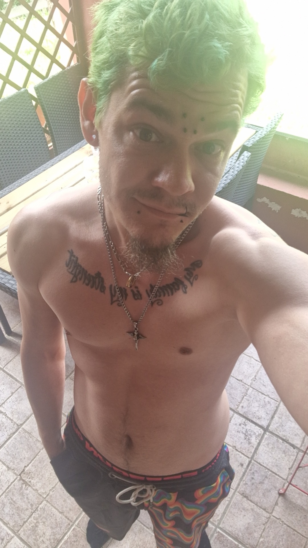 Profil de Saint-louis, 28 ans, Plan Cul à Ḩawḑ al Ḩassābah