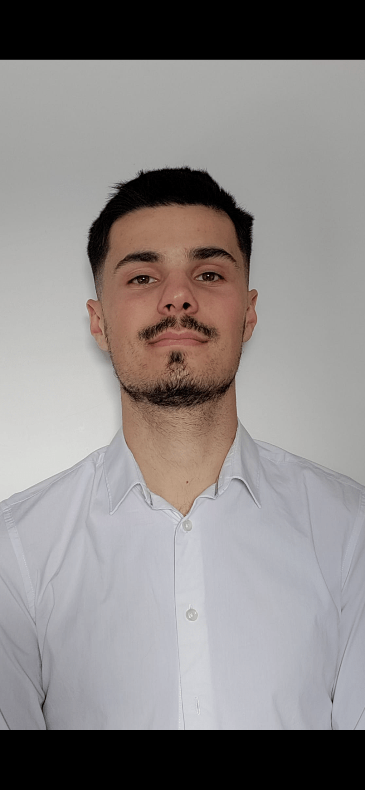 Profil de Madih, 25 ans, Plan Cul à Bi’r Abū Quţayţah