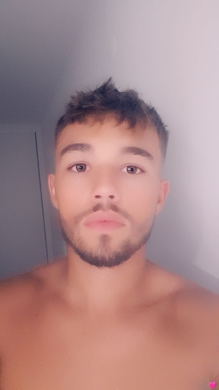 Profil de Blerim, 21 ans, Plan Cul à ‘Izbat Aḩmad ‘Izzat al Kīlānī